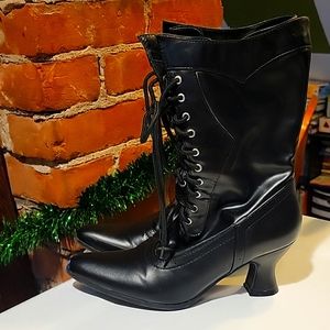 Ellie brand size 7 black witchy boots